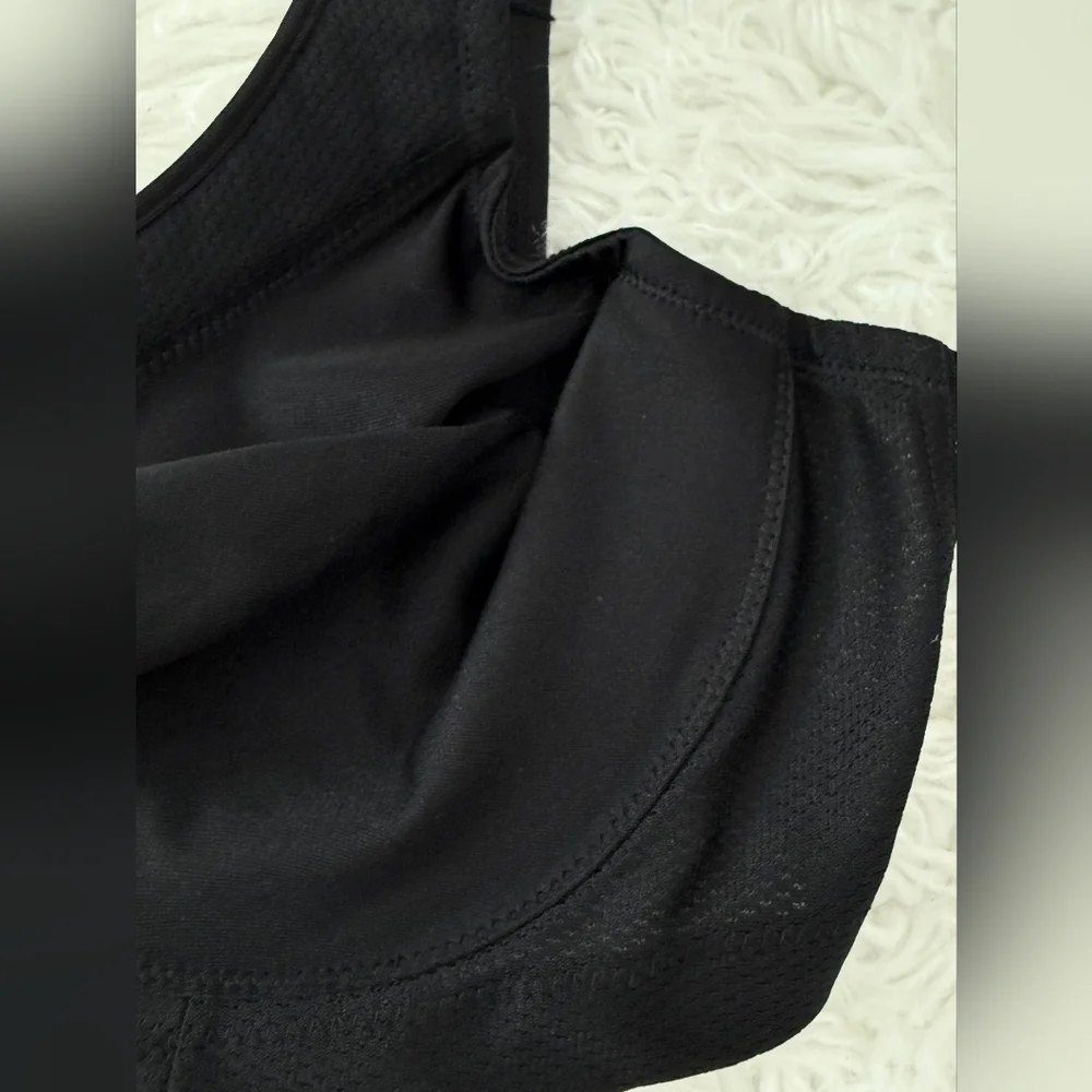 Glamorise Sport Elite Performance Wire Free Black Bra. Size 38C. New without tag